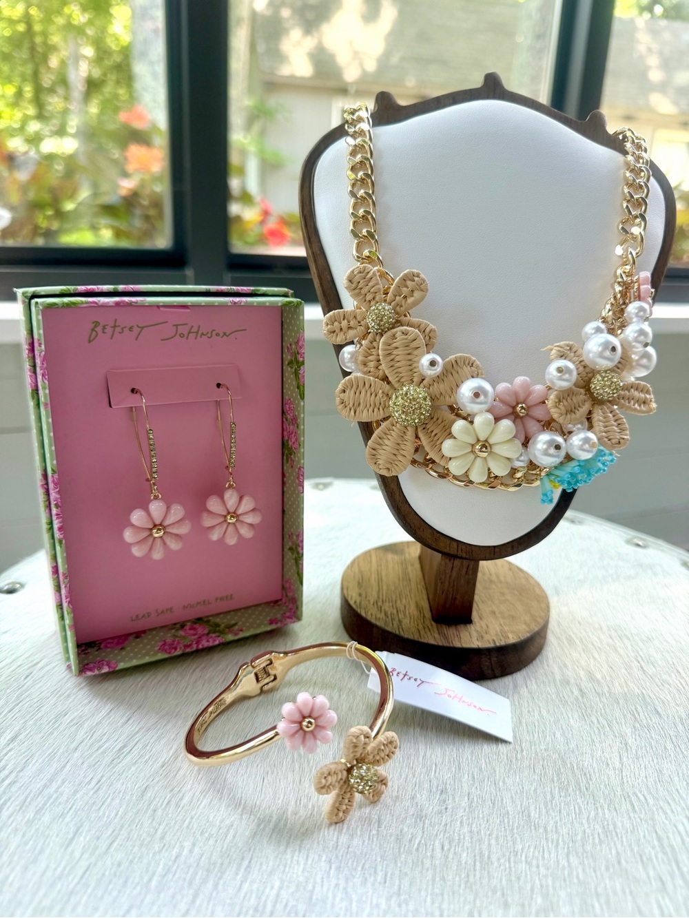 Betsey Johnson Raffia Daisy Flower Statement Necklace Earring Bracelet Set NWT